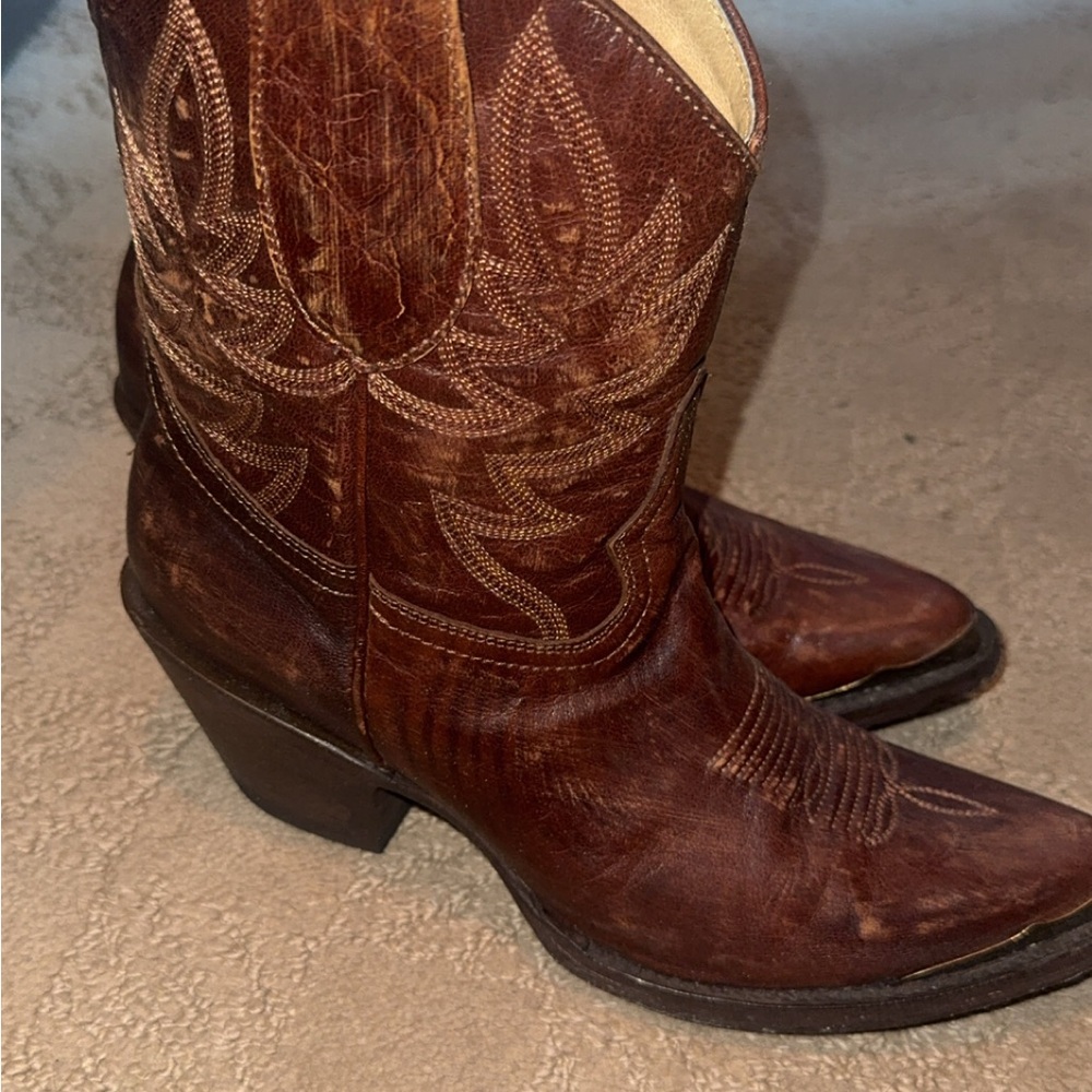 Idyllwind Brown Ankle Boots with Western Flair